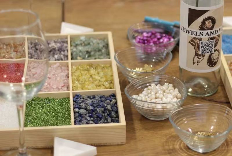 Taller de Joyas con Vino Ilimitado - Málaga