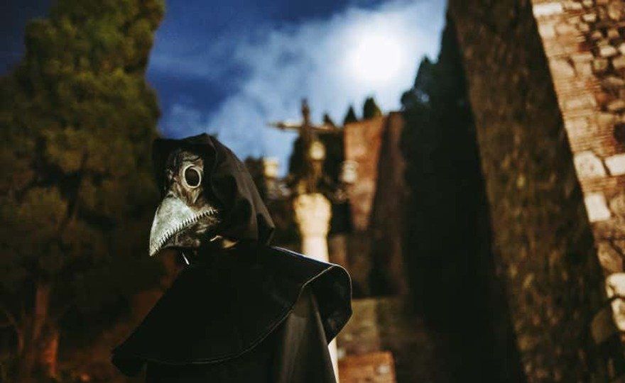 Tour teatralizado de la peste por Málaga