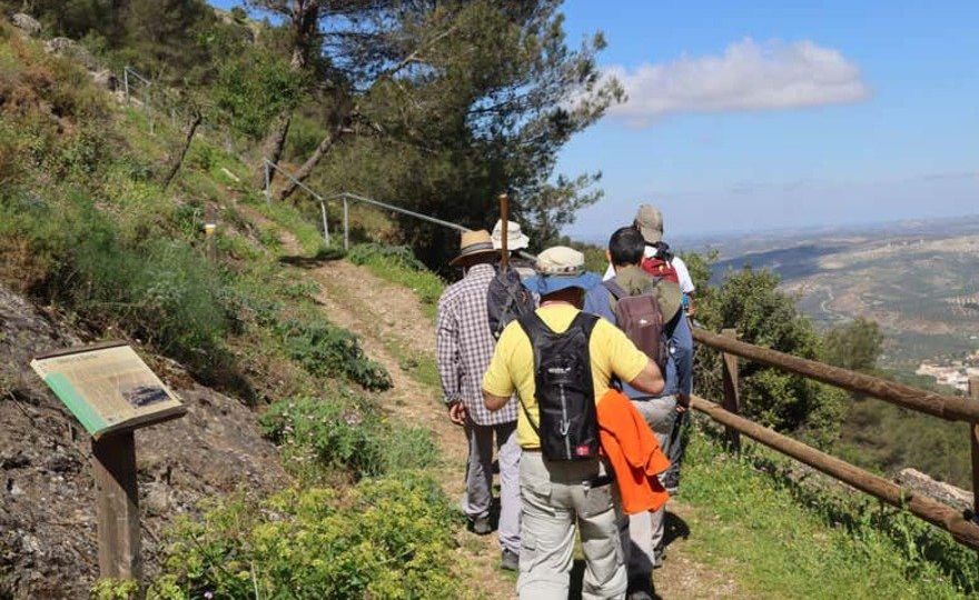 Senderismo por Cuevas de San Marcos