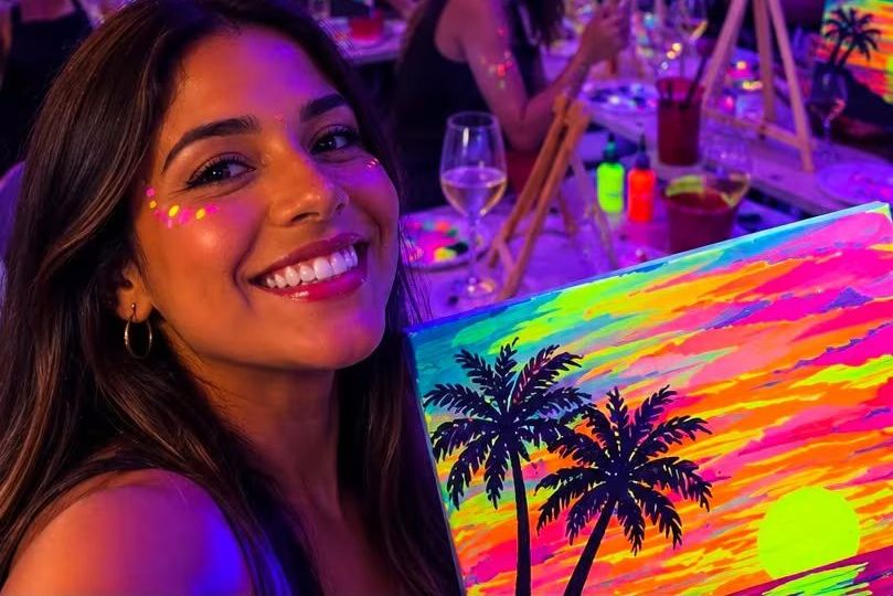 Neón Art&Wine: taller de pintura flúor con vino ilimitado por 2 horas