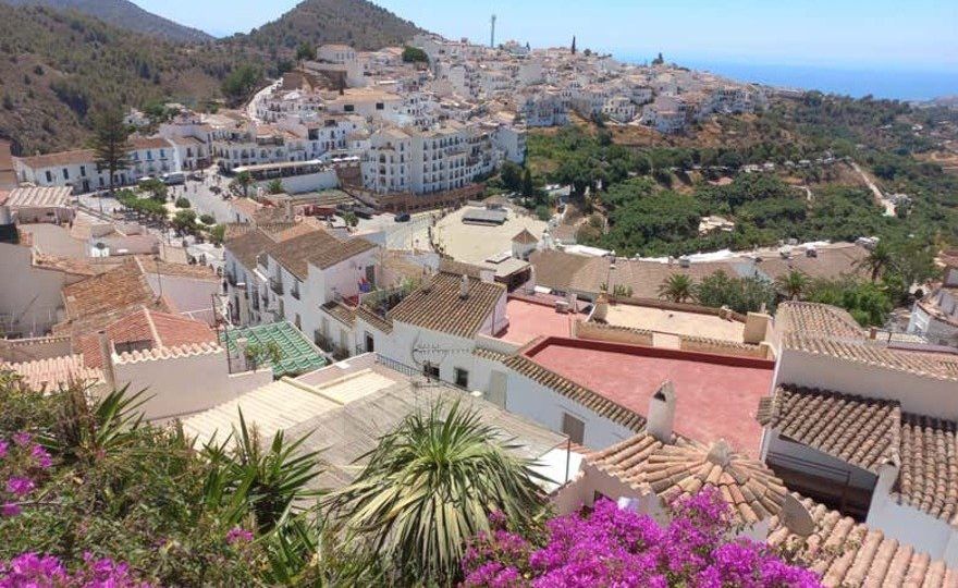Excursión a Nerja, Frigiliana y El Acebuchal en grupo reducido