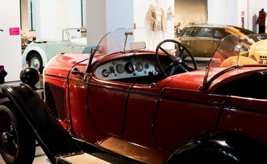 Entrada al Museo del Automóvil y la Moda