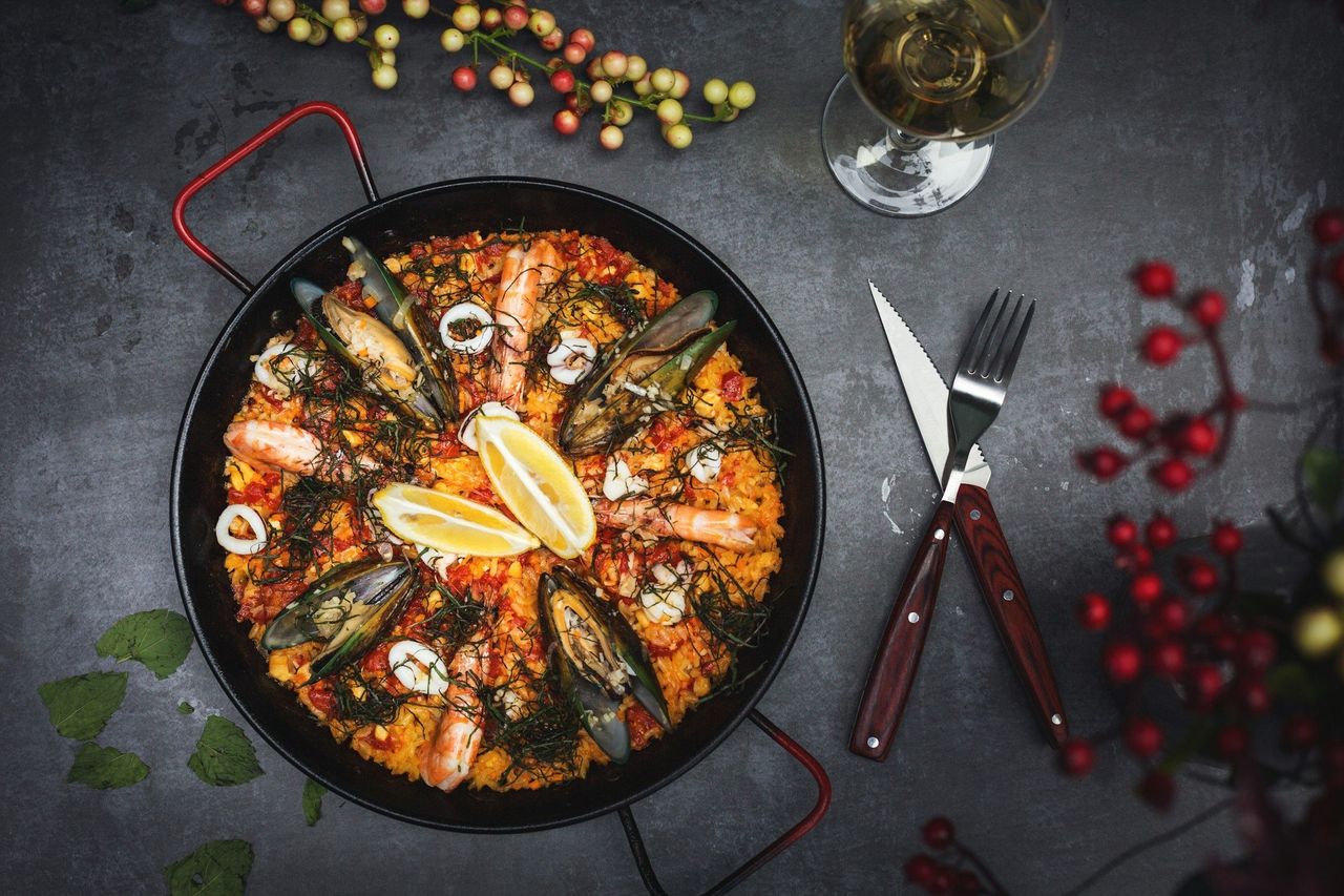Arroz español. Foto: <a href="https://unsplash.com/@steven__chan?utm_source=Hoy%20Apps&utm_medium=referral" target="_blank" rel="noopener">VK bro</a> (<a href="https://unsplash.com/photos/oyster-dish-_79ZJS8pV70?utm_source=Hoy%20Apps&utm_medium=referral" target="_blank" rel="noopener">Unsplash</a>)